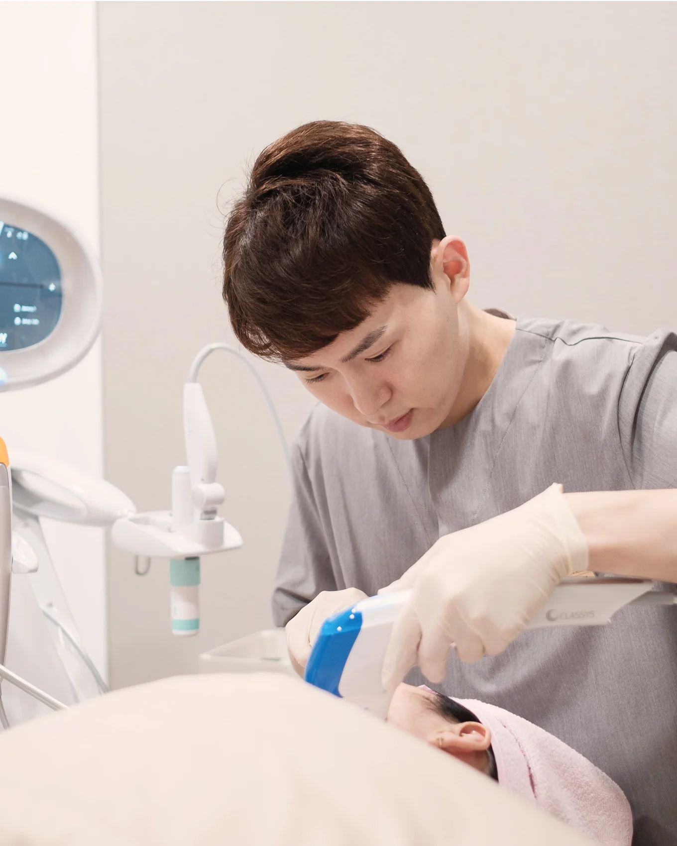 Dr.Eraser長韓東葉院長の施術風景